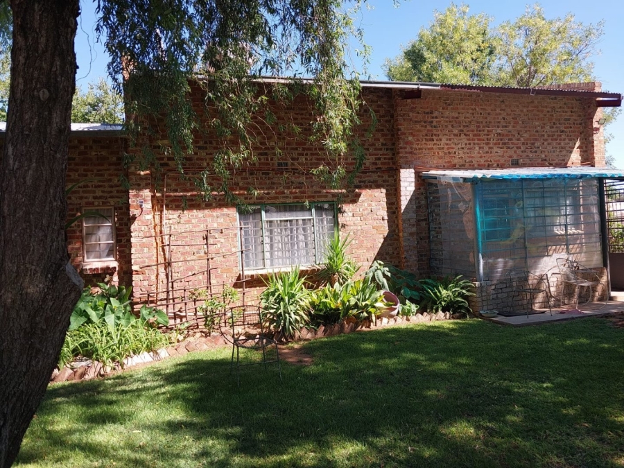 6 Bedroom Property for Sale in Schweizer Reneke North West